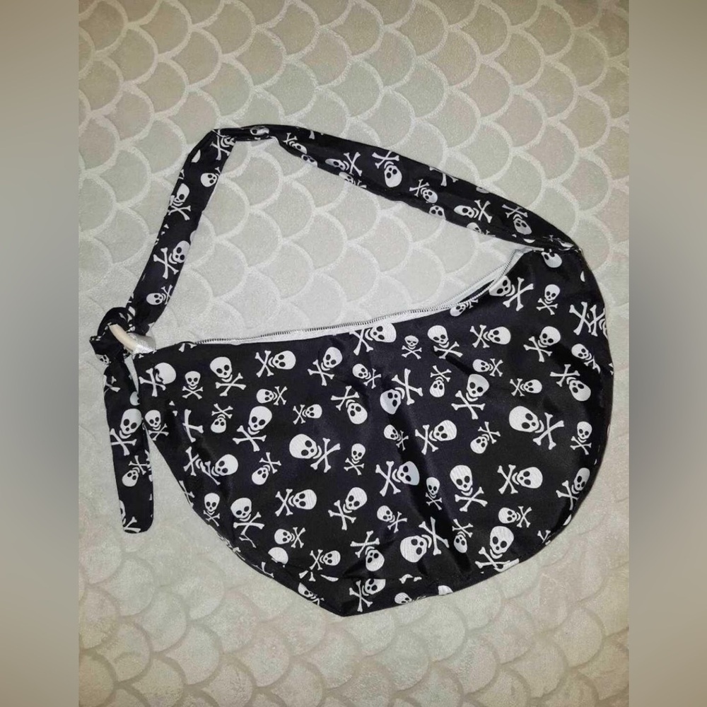 BNW/OT beautiful black and white skull shoulder bag Crossbody bag with zipper - Picture 3 of 4